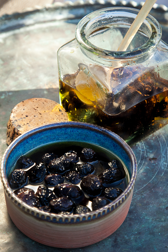 black olives in olive oil
