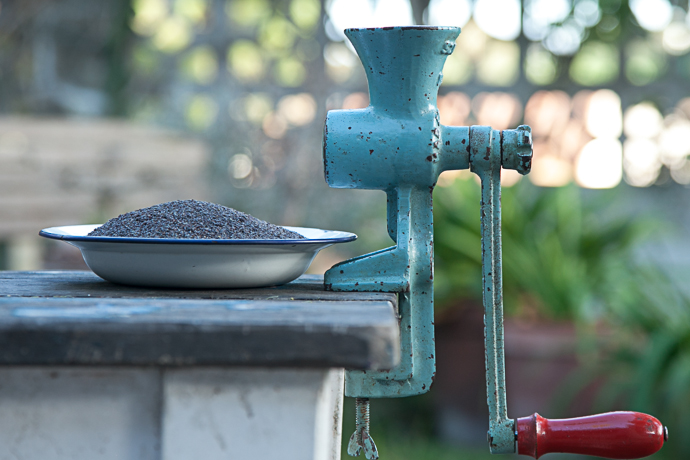 Poppy seed grinder