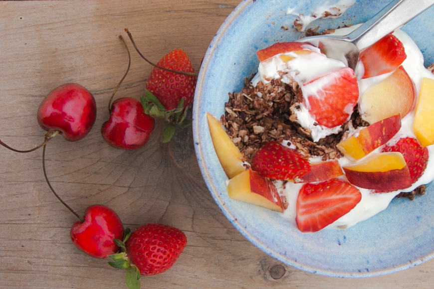 granola, yoghurt and fruit